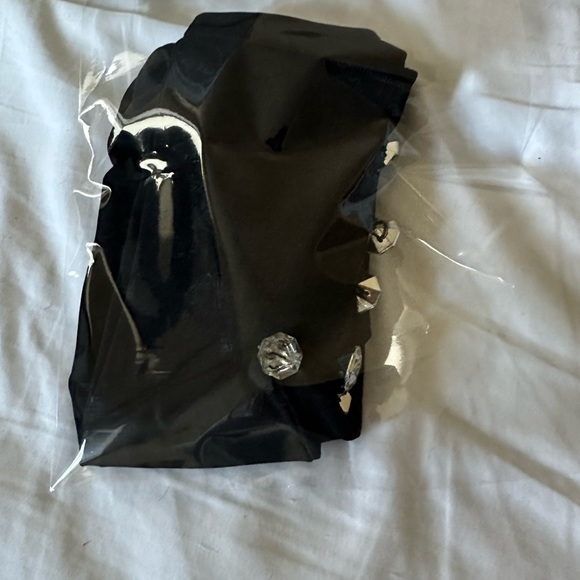 Crystal Embellished Black Gloves - Picture 5 of 5